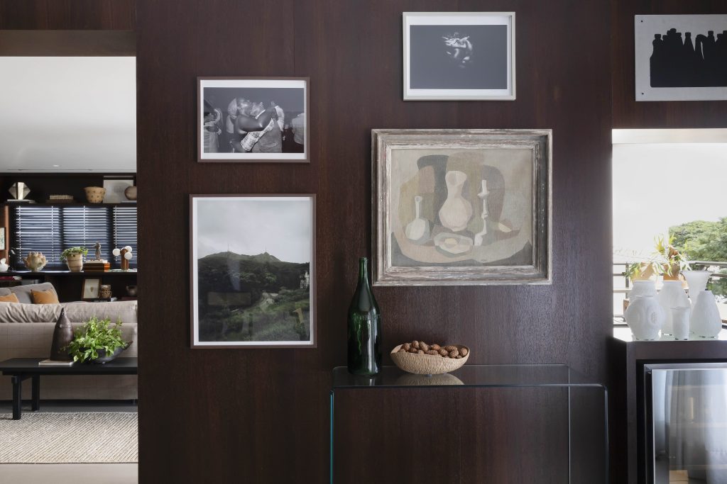 Composições de gallery walls no décor de interiores