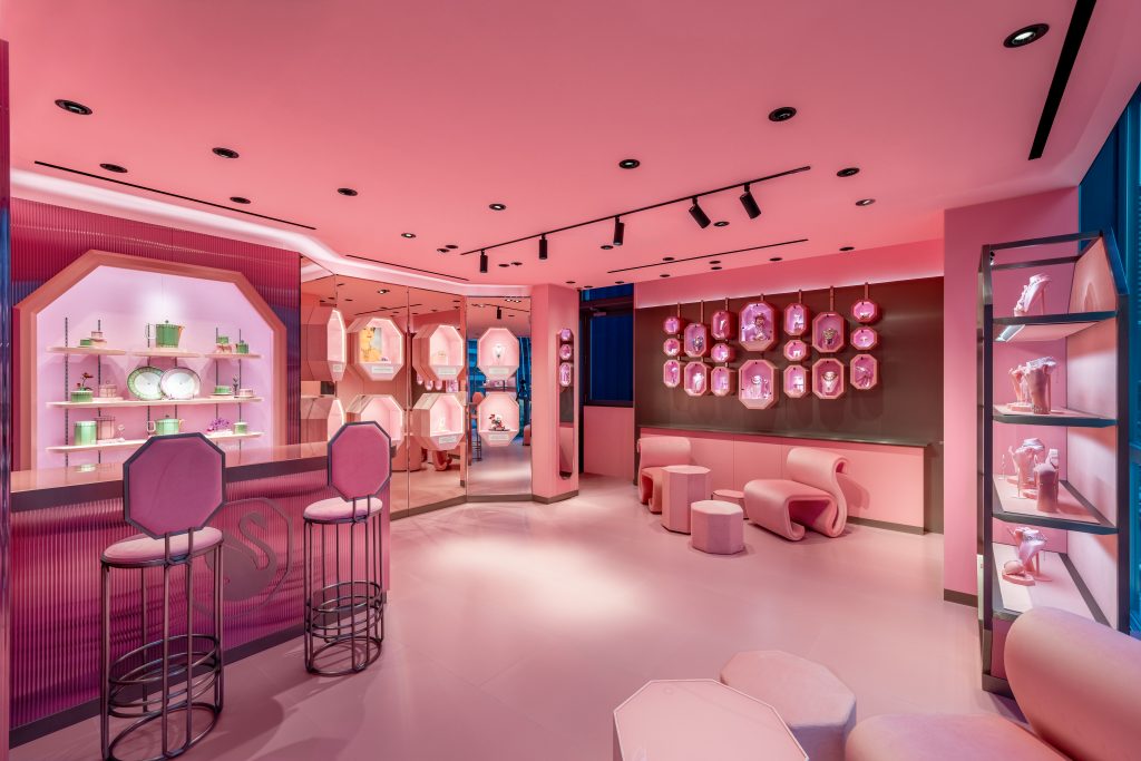 Swarovski abre espaço monumental no Japão com design futurista