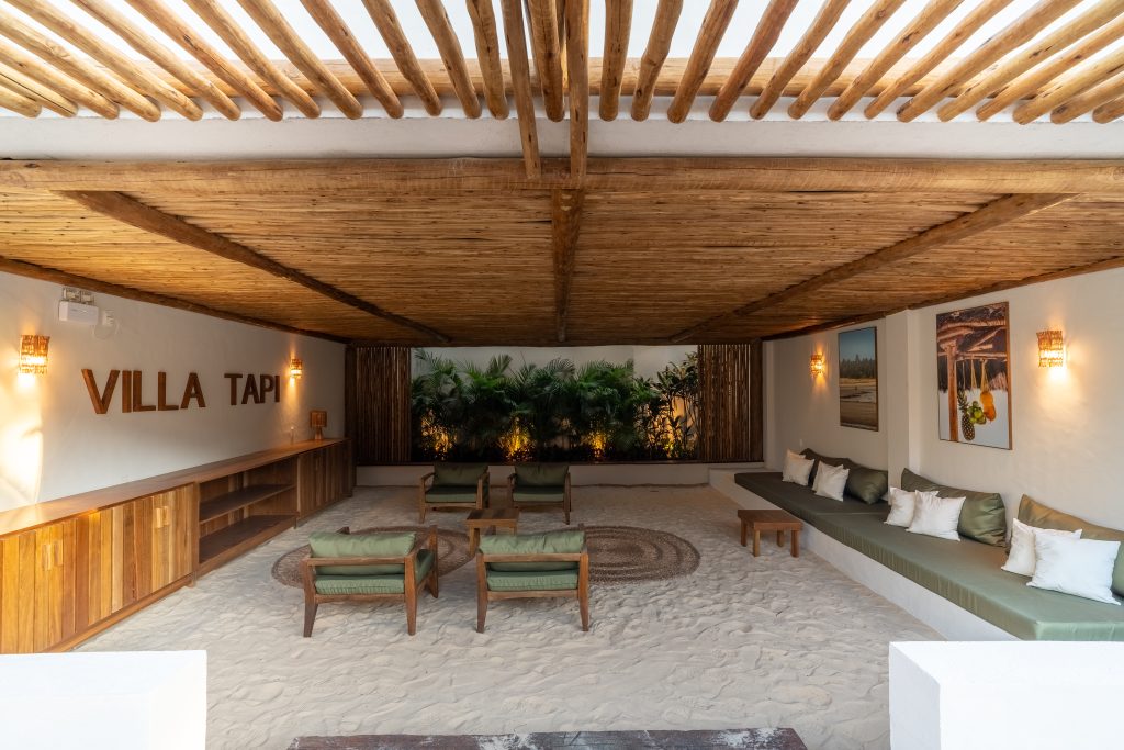 Villa Tapi aposta em design tropical e integração com natureza em Jericoacoara