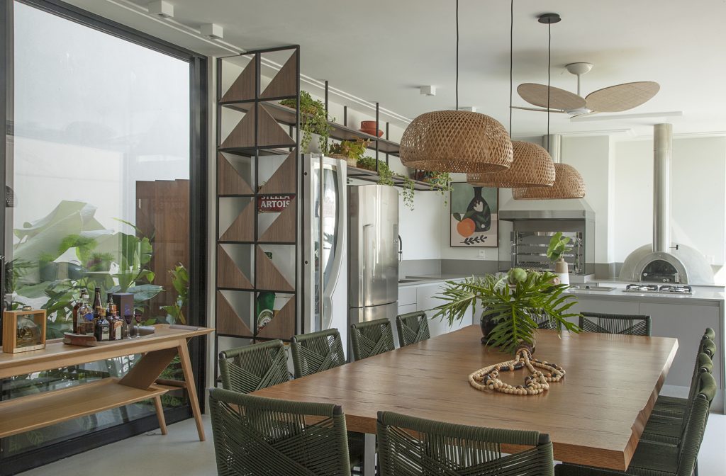 Madeira, fibras e cerâmica moldam o Natural Chic na decoração