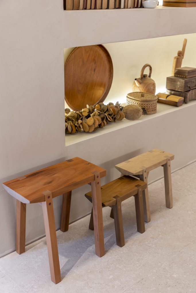 Madeira, fibras e cerâmica moldam o Natural Chic na decoração