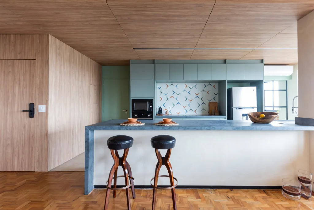 Cozinhas modernas adotam o charme do backsplash