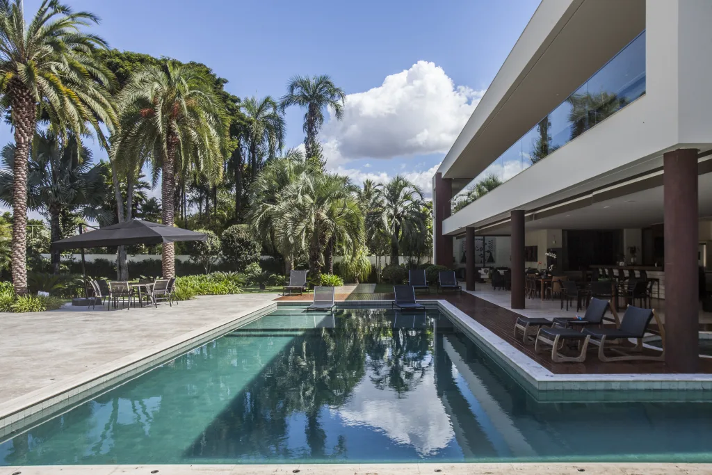 Dicas de paisagismo para criar um refúgio tropical em casa