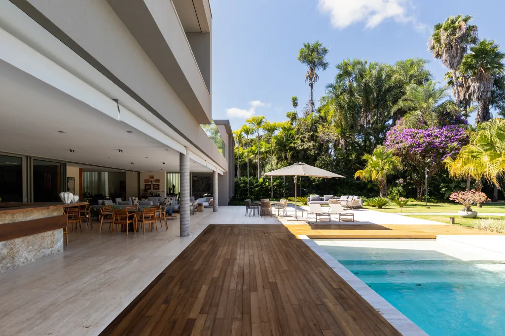 Dicas de paisagismo para criar um refúgio tropical em casa