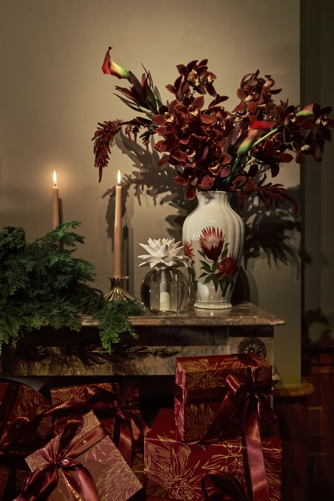 Tania Bulhões apresenta peças de Natal com inspiração botânica