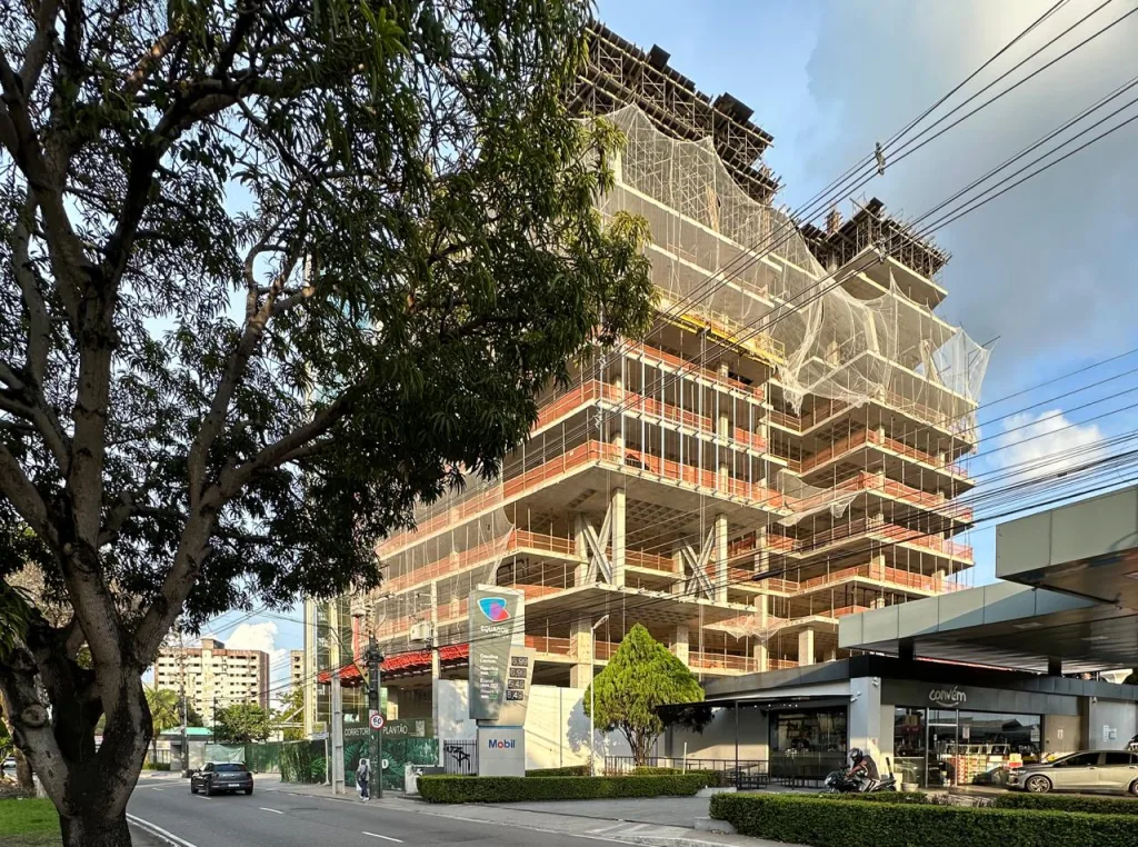 Botânica Office conquista o mundo com design integrado à natureza