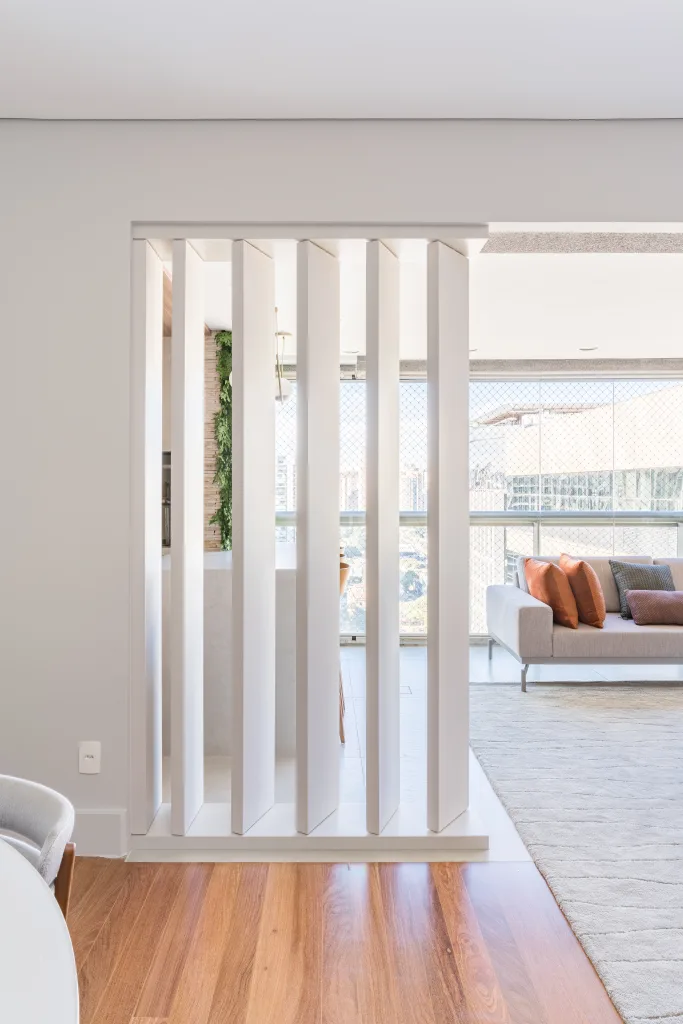 Inspire-se em projetos que usam divisórias de forma criativa