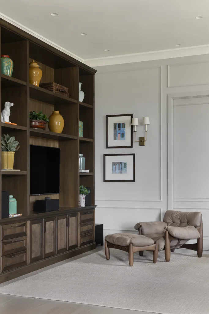 Tons escuros transformam ambientes interiores