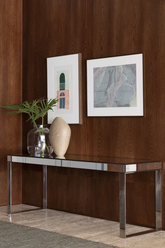 Tons escuros transformam ambientes interiores