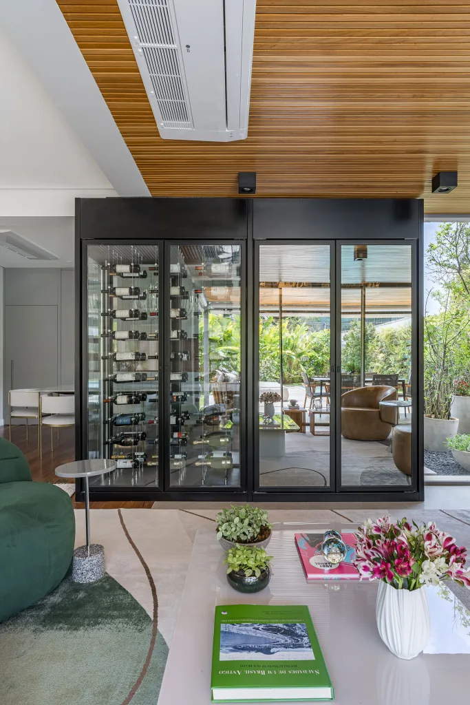 Como planejar uma adega residencial funcional