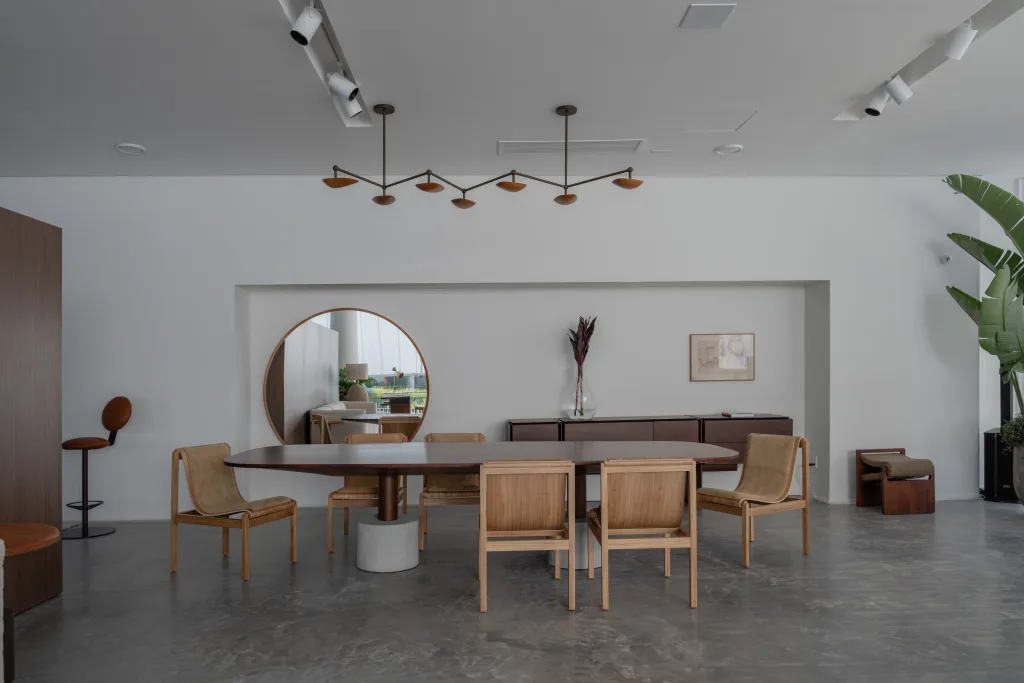 Casa de Alessa amplia espaço e destaca design brasileiro