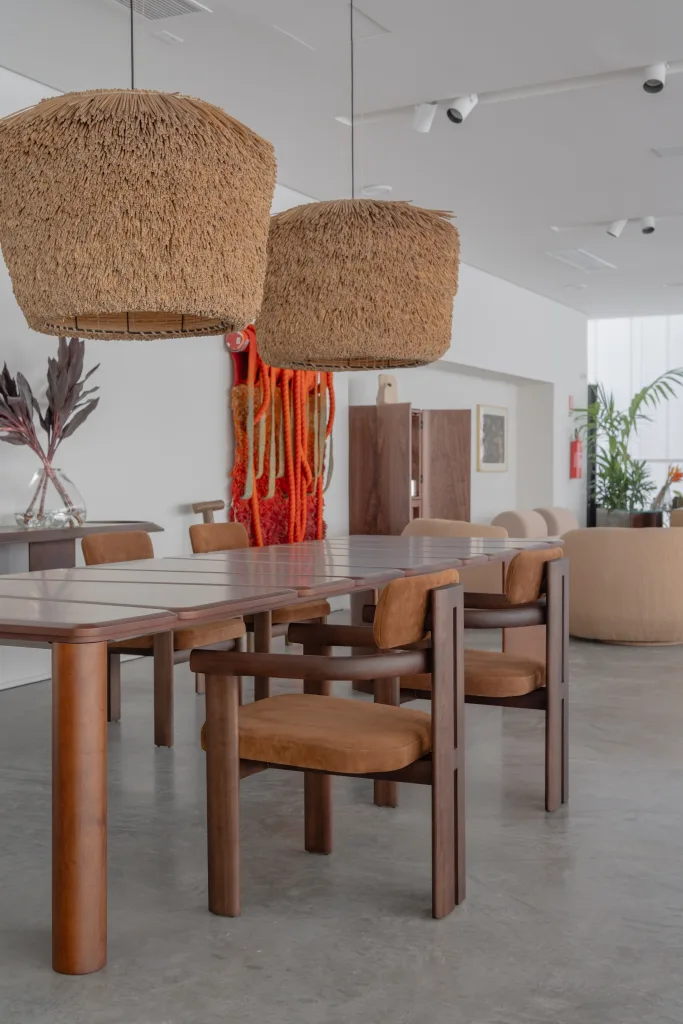 Casa de Alessa amplia espaço e destaca design brasileiro